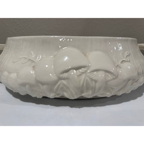 Arnel's Vintage Merry Mushroom Oval Casserole With Handles - Picture 4 of 8